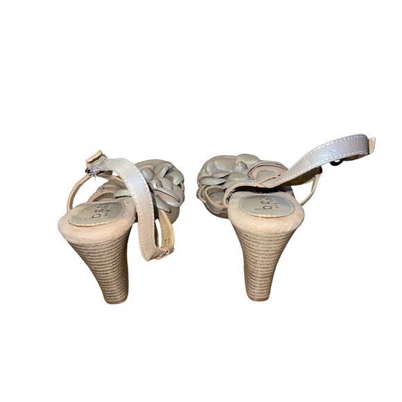 BOC Born Concepts Women's Champagne Leather T-Strap Flower Heeled Sandals Size 8 - Picture 4 of 8
